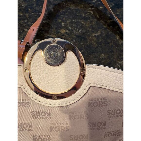Michael Kors Margo Cream Pebbled Leather Crossbody Bag Adjustable Strap - Picture 16 of 16